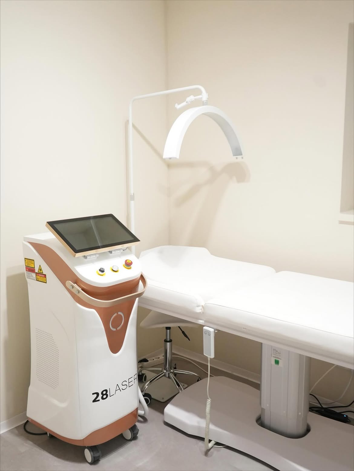 Behandlungsraum bei LASERDREAMS Cologne mit modernem Diodenlaser